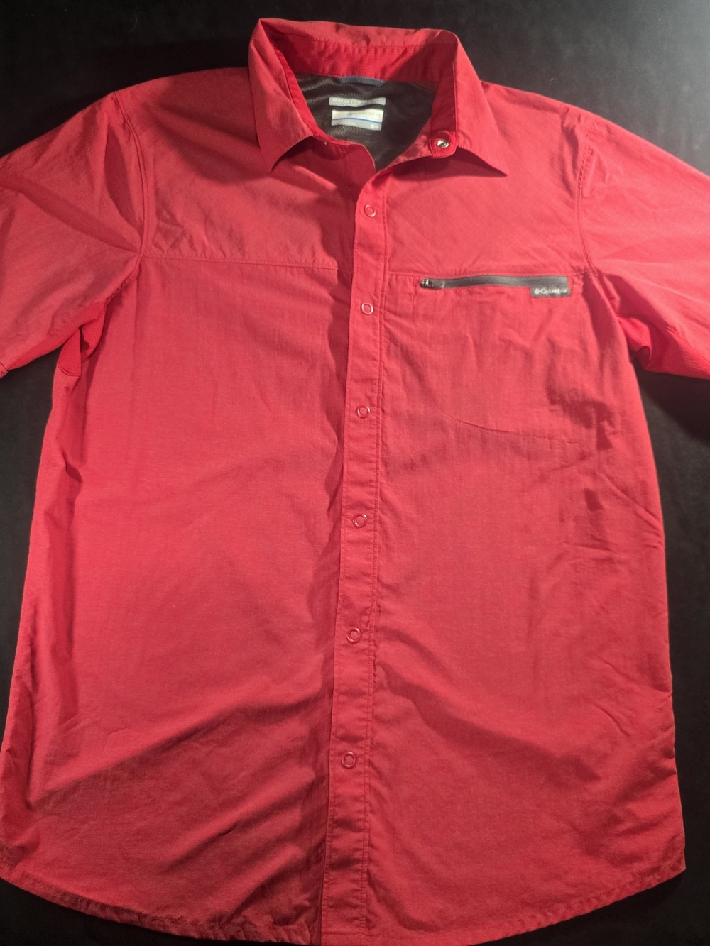Columbia Red Short-Sleeve Casual Button-Down with Zip Chest Pocket